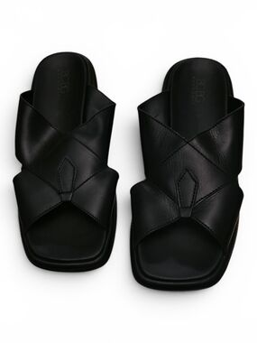 BCBGMAXAZRIA Black Shoe Sole Detail